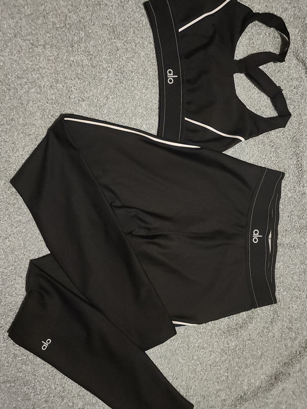 ALO Yoga Set - Picture 6 of 7